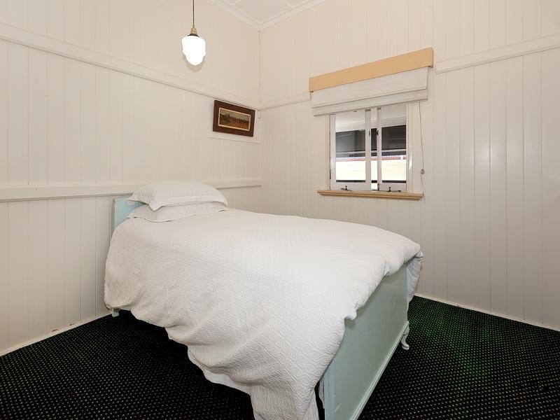 16 Hamilton Street, Sherwood QLD 4075