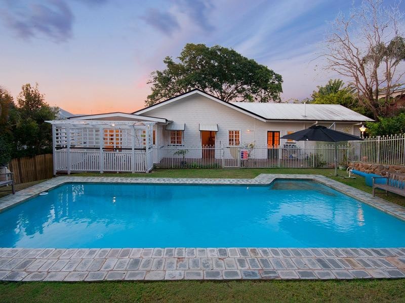 16 Hamilton Street, Sherwood QLD 4075