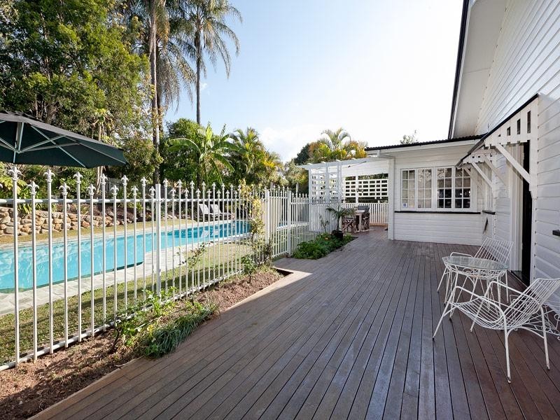 16 Hamilton Street, Sherwood QLD 4075