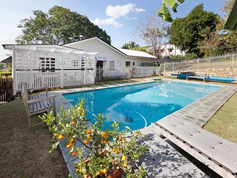 16 Hamilton Street, Sherwood QLD 4075