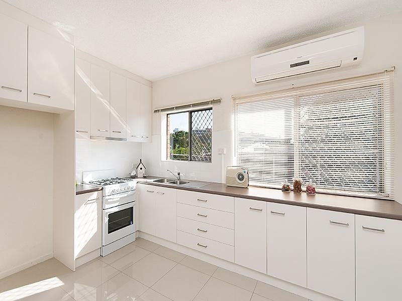 1/11 Carl Street, Woolloongabba QLD 4102