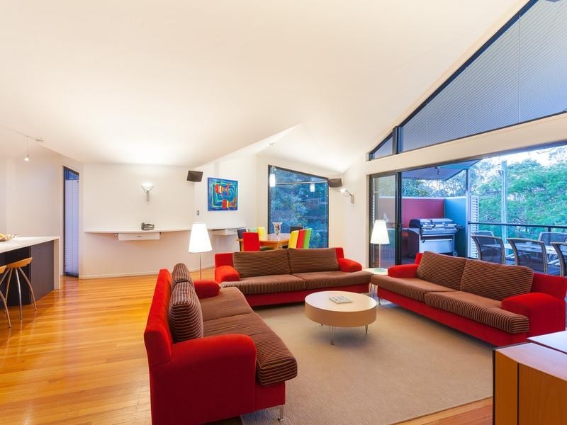 38 Twelfth Avenue, St Lucia QLD 4067