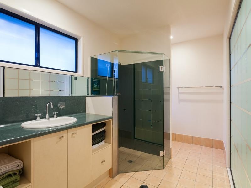 38 Twelfth Avenue, St Lucia QLD 4067