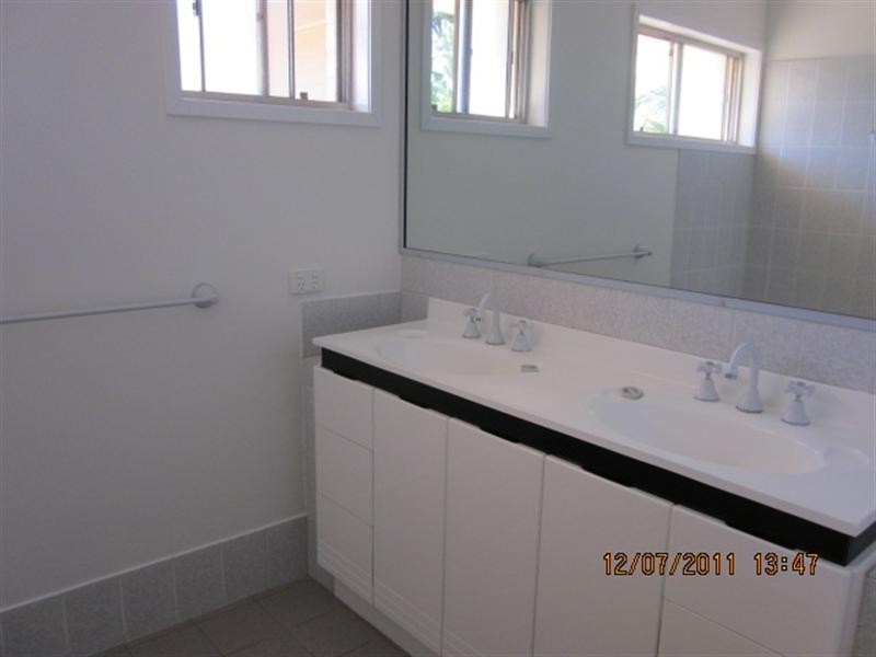 83 Nadine Street, Graceville QLD 4075