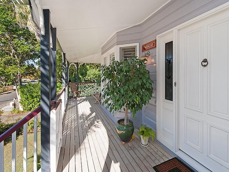 8 Oman Street, Sherwood QLD 4075