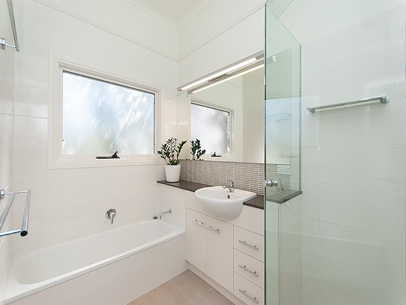 8 Oman Street, Sherwood QLD 4075