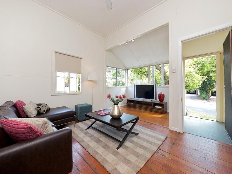 10 Mortlake Road, Graceville QLD 4075