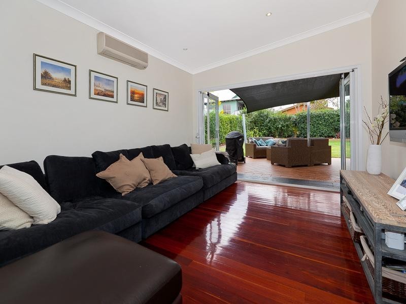 45 Lancelot Street, Tennyson QLD 4105