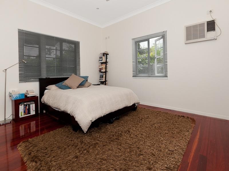 45 Lancelot Street, Tennyson QLD 4105