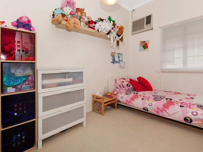 45 Lancelot Street, Tennyson QLD 4105