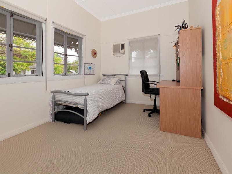 45 Lancelot Street, Tennyson QLD 4105