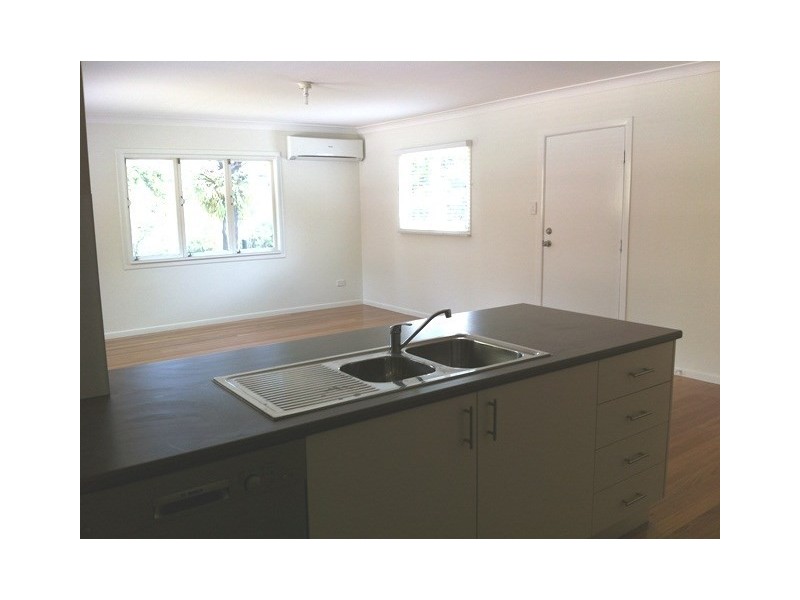 45 Vivian Street, Tennyson QLD 4105