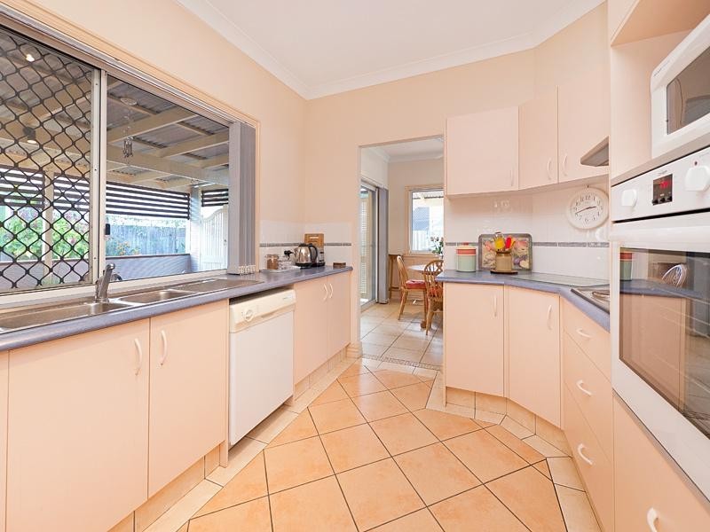 17 Blackwood Street, Sherwood QLD 4075