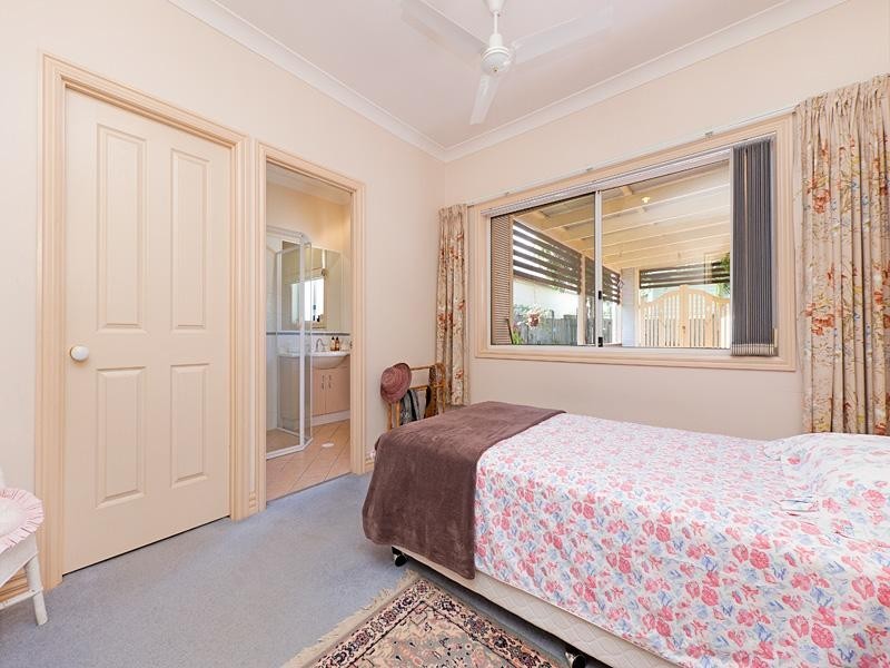 17 Blackwood Street, Sherwood QLD 4075