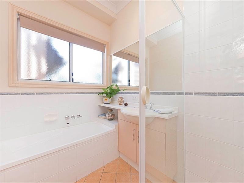 17 Blackwood Street, Sherwood QLD 4075