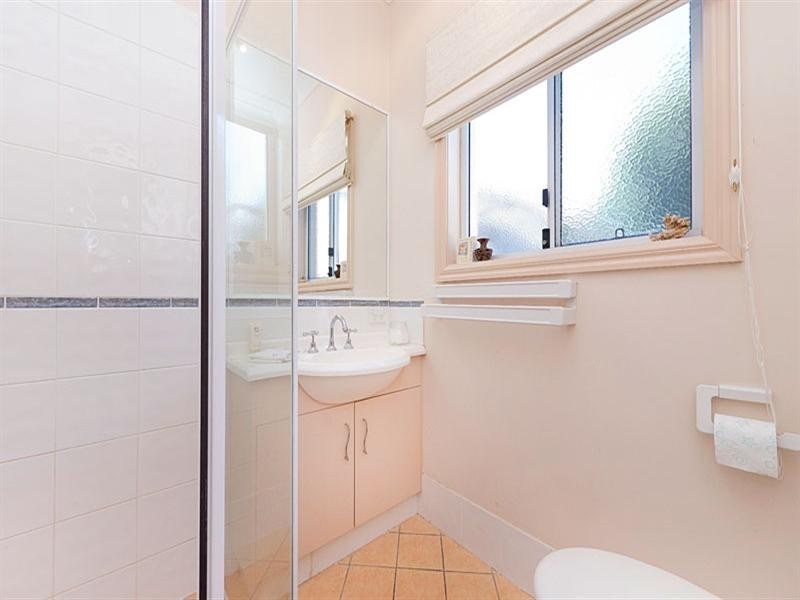 17 Blackwood Street, Sherwood QLD 4075