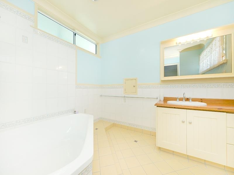 1184 Oxley Road, Oxley QLD 4075