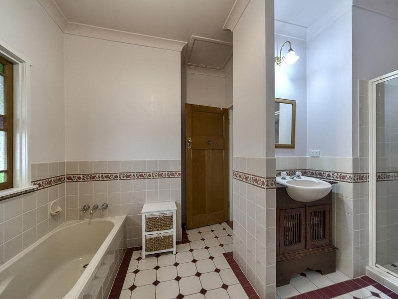 246 Verney Road East, Graceville QLD 4075