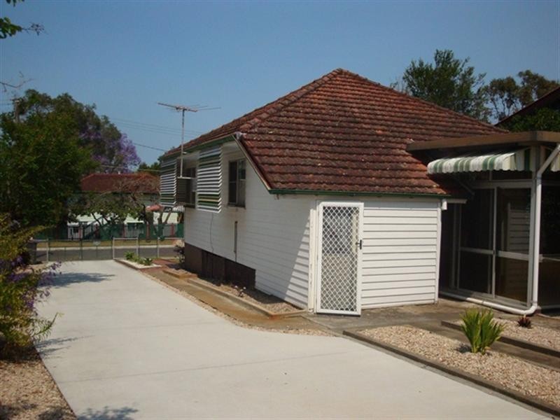 19 Coleman Street, Graceville QLD 4075