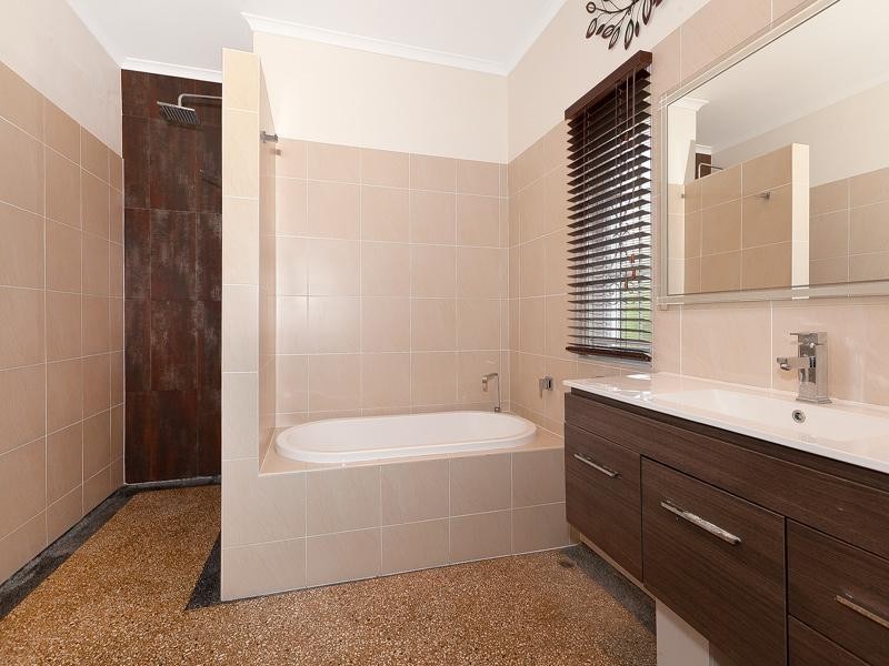 124 Borden Street, Sherwood QLD 4075