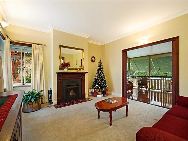 43 Bank Road, Graceville QLD 4075