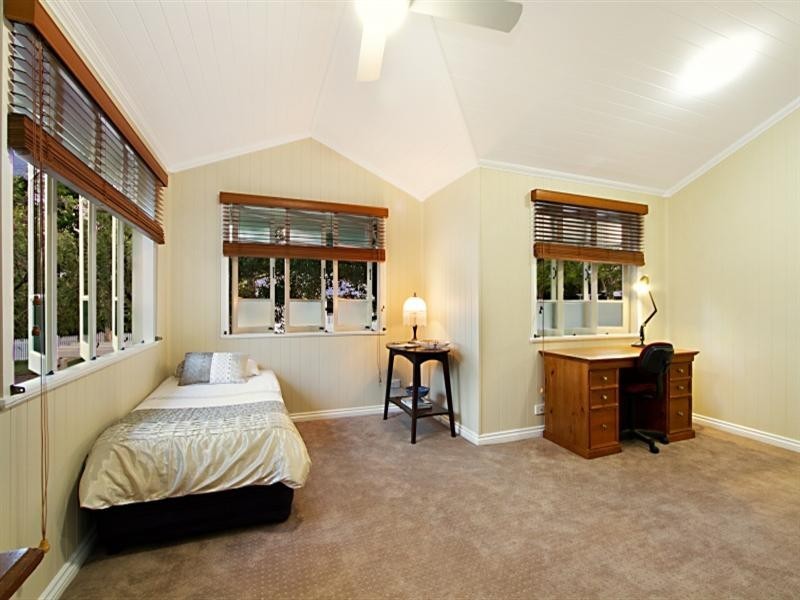 43 Bank Road, Graceville QLD 4075