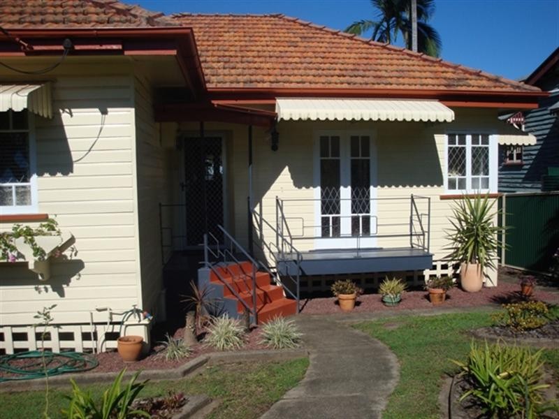 37 Livingstone Street, Yeerongpilly QLD 4105