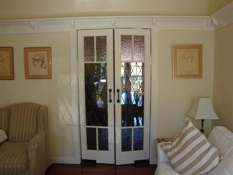 37 Livingstone Street, Yeerongpilly QLD 4105