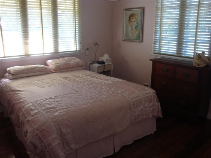 37 Livingstone Street, Yeerongpilly QLD 4105