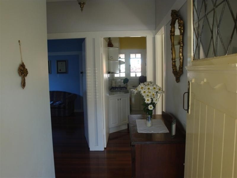 37 Livingstone Street, Yeerongpilly QLD 4105