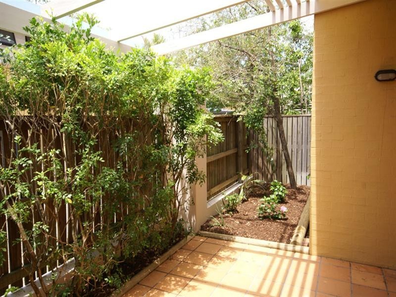 10/122 Central Avenue, Indooroopilly QLD 4068