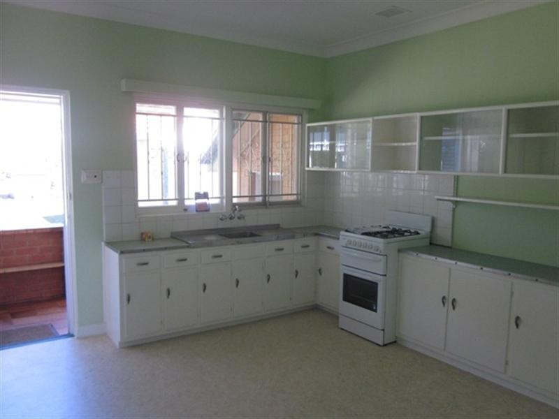 11 Strong Avenue, Graceville QLD 4075