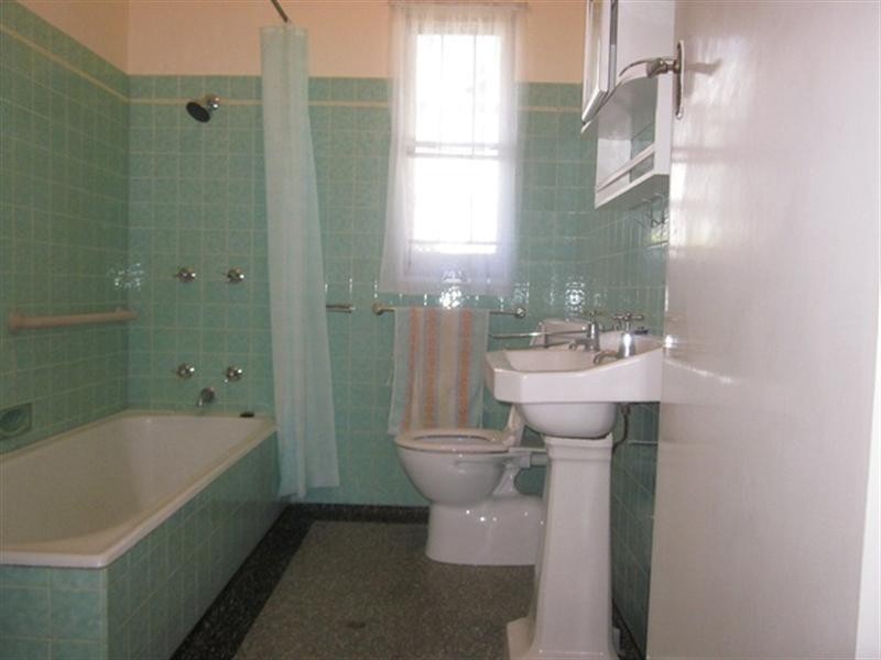 11 Strong Avenue, Graceville QLD 4075