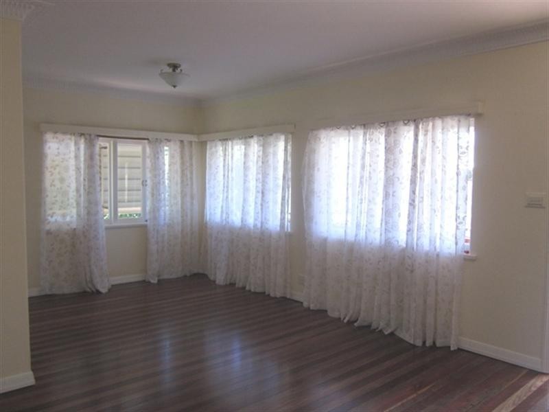 11 Strong Avenue, Graceville QLD 4075