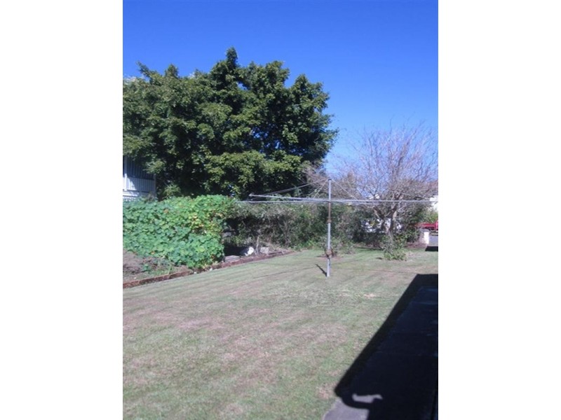 11 Strong Avenue, Graceville QLD 4075