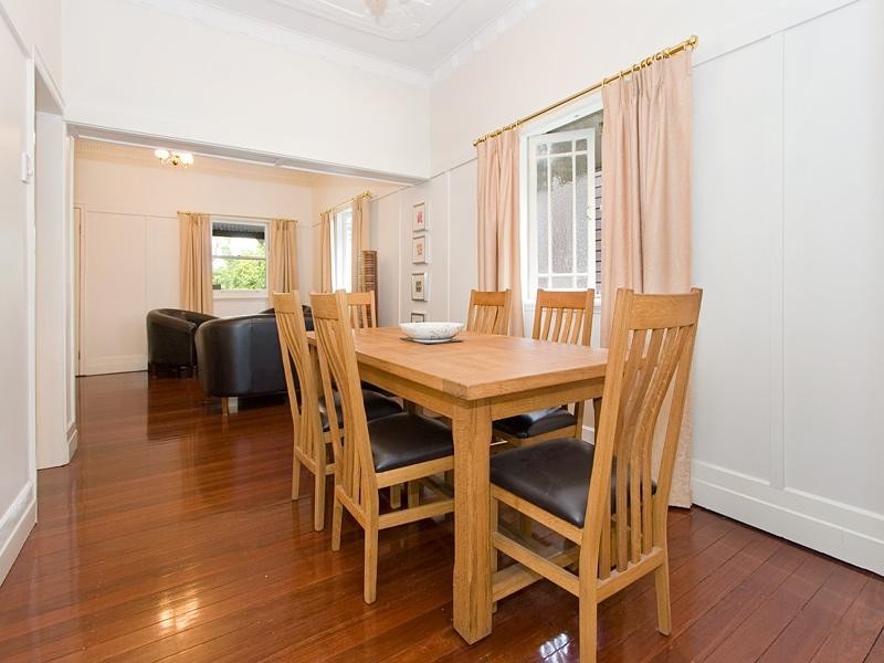 70 King Arthur Terrace, Tennyson QLD 4105