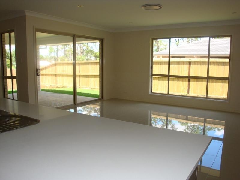 7 Knightsbridge Street, Oxley QLD 4075