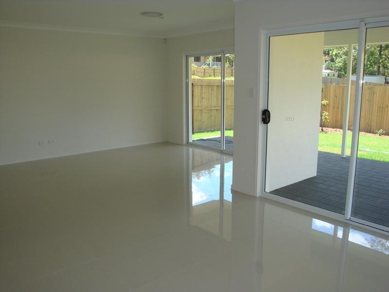 10 Greenview Street, Oxley QLD 4075