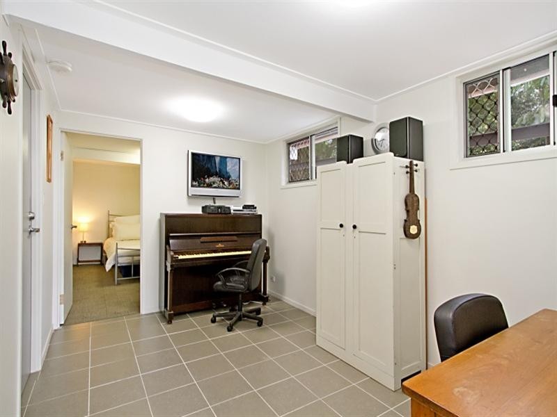 212 Seventeen Mile Rocks Road, Oxley QLD 4075