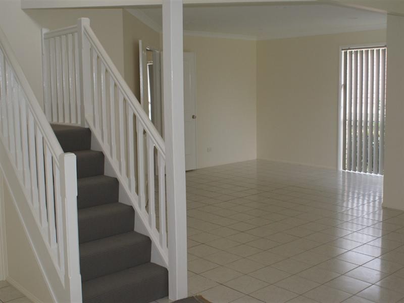 8 Epworth Street, Oxley QLD 4075