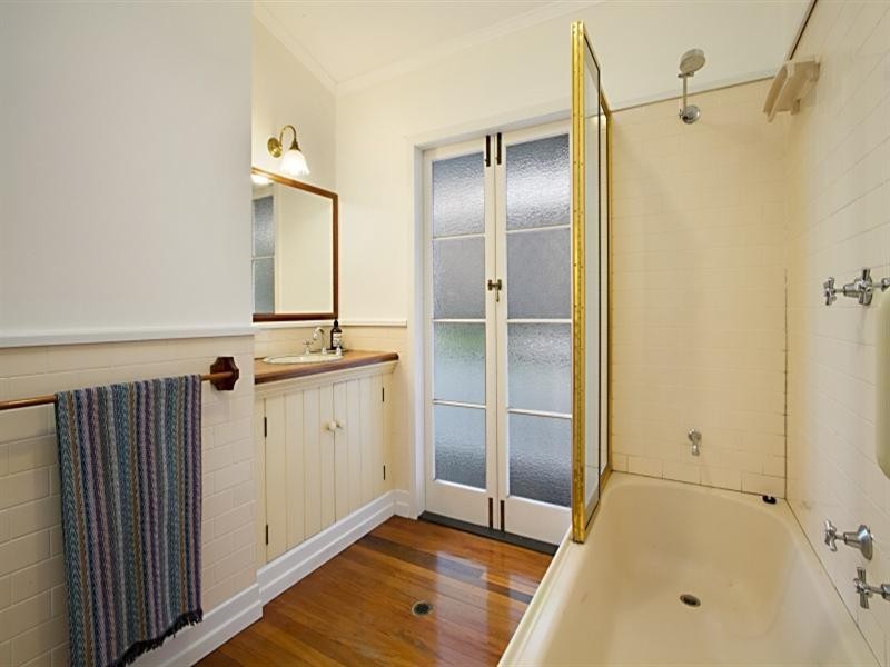 64 Gordon Terrace, Indooroopilly QLD 4068