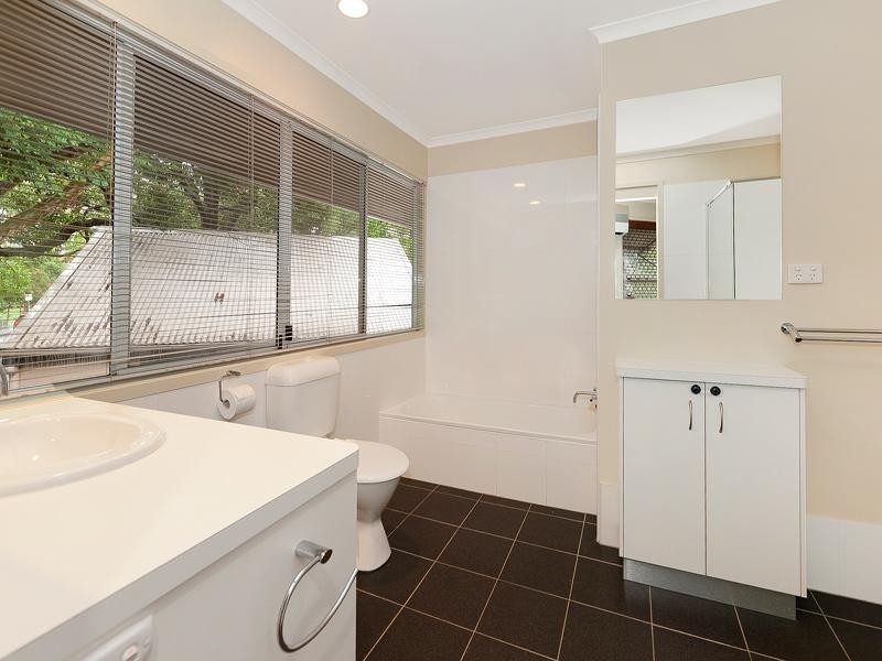 34 Hall Street, Sherwood QLD 4075