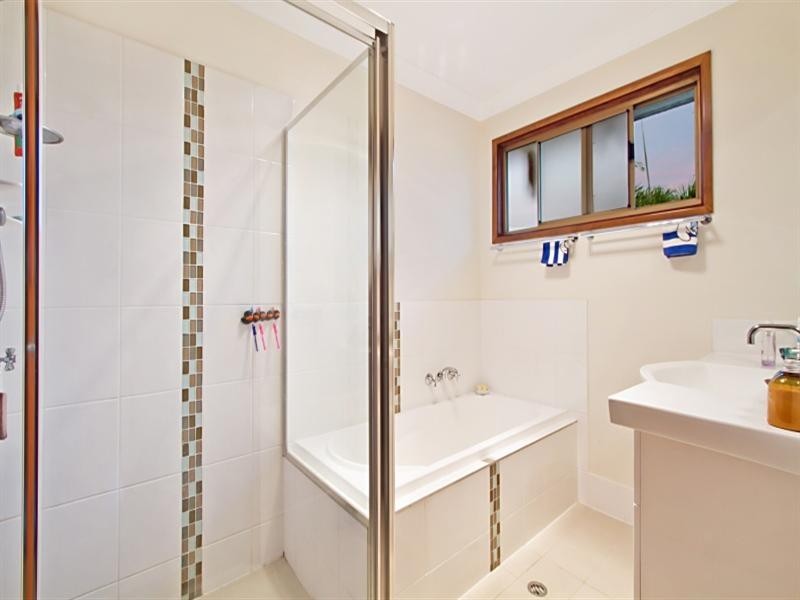 4 Aldersgate Street, Oxley QLD 4075