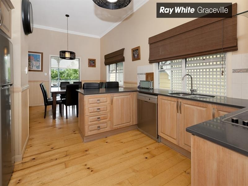 17 Lockwood Street, Sherwood QLD 4075