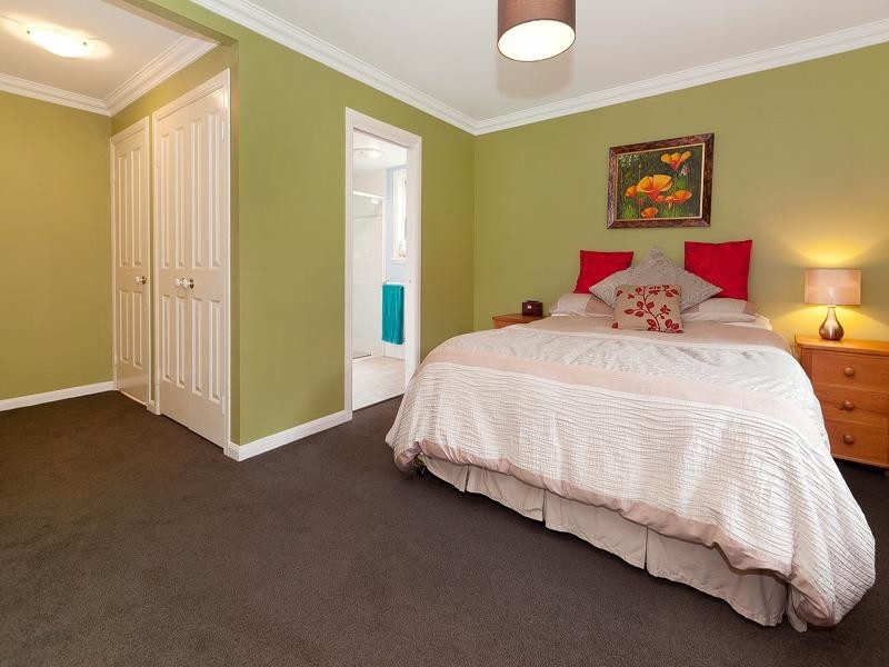 17 Lockwood Street, Sherwood QLD 4075