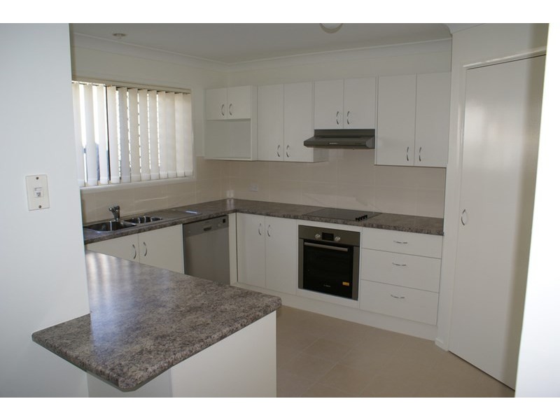 30 Vivian Street, Tennyson QLD 4105