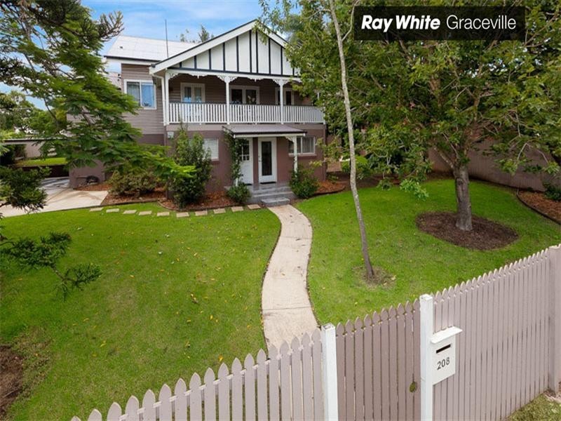 208 Cliveden Avenue, Corinda QLD 4075