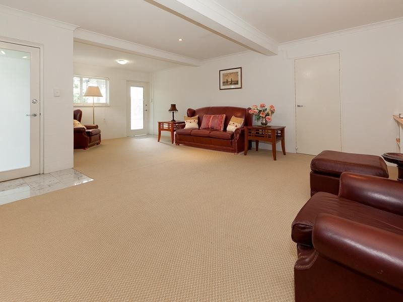 208 Cliveden Avenue, Corinda QLD 4075