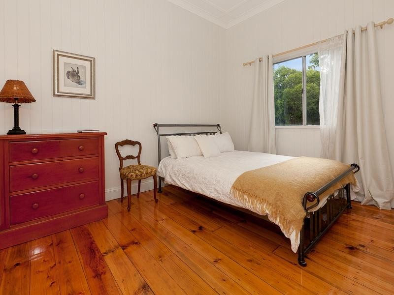 208 Cliveden Avenue, Corinda QLD 4075