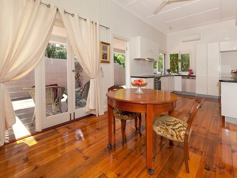 208 Cliveden Avenue, Corinda QLD 4075